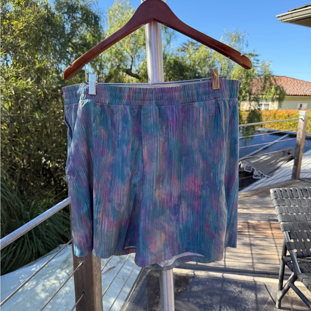 Men’s Lululemon athletic shorts - Size XXL